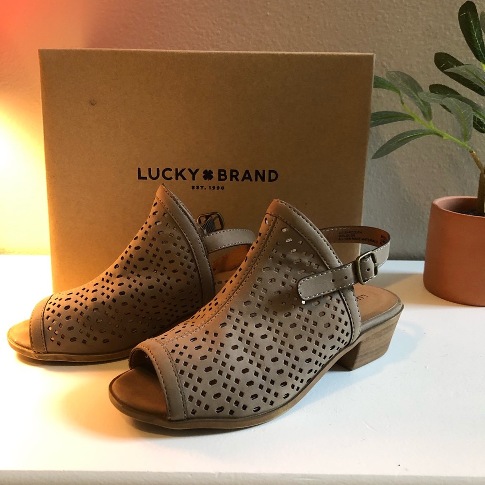 Lucky Brand girls open-toed dress shoes